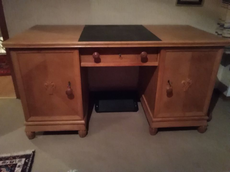 Antiker Schreibtisch in Großalmerode