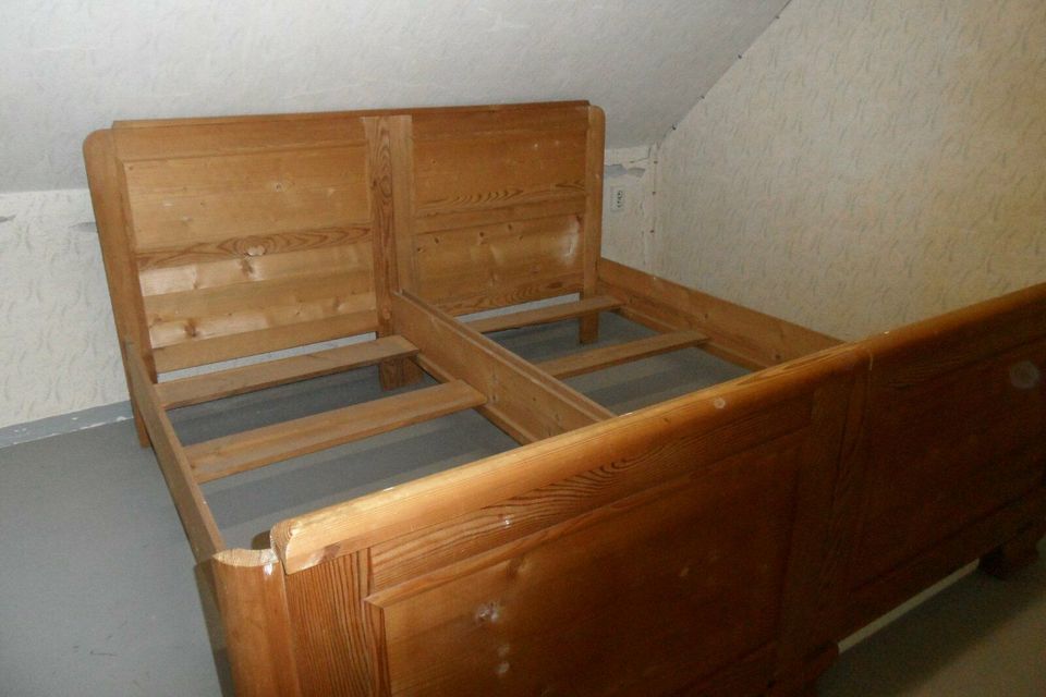 Doppelbett aus den 1950er Jahren Rohholz (Weichholz) in Chemnitz