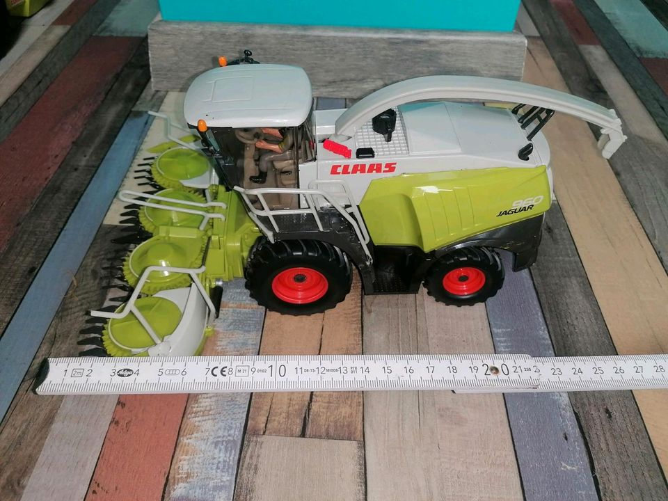 Claas Häcksler z. T. aus Metall in Sülzfeld