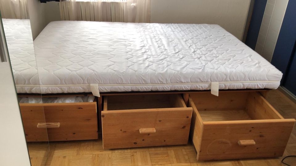 Bett inkl. Matratze und Schrank in Geretsried