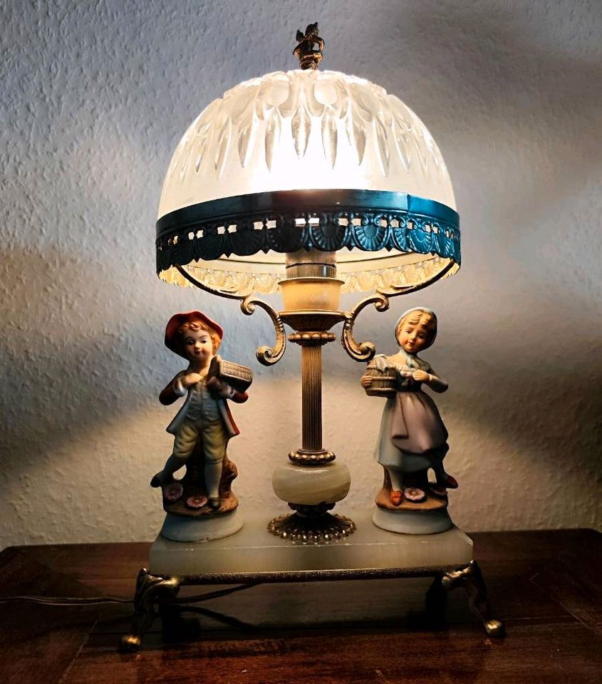 Vintage Tischlampe mit Porzellan Figuren in Büchenbach