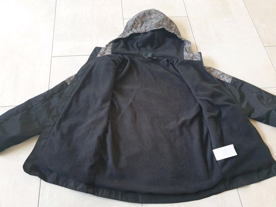 Jacke Übergang in schwarz Gr 140 in Sittensen