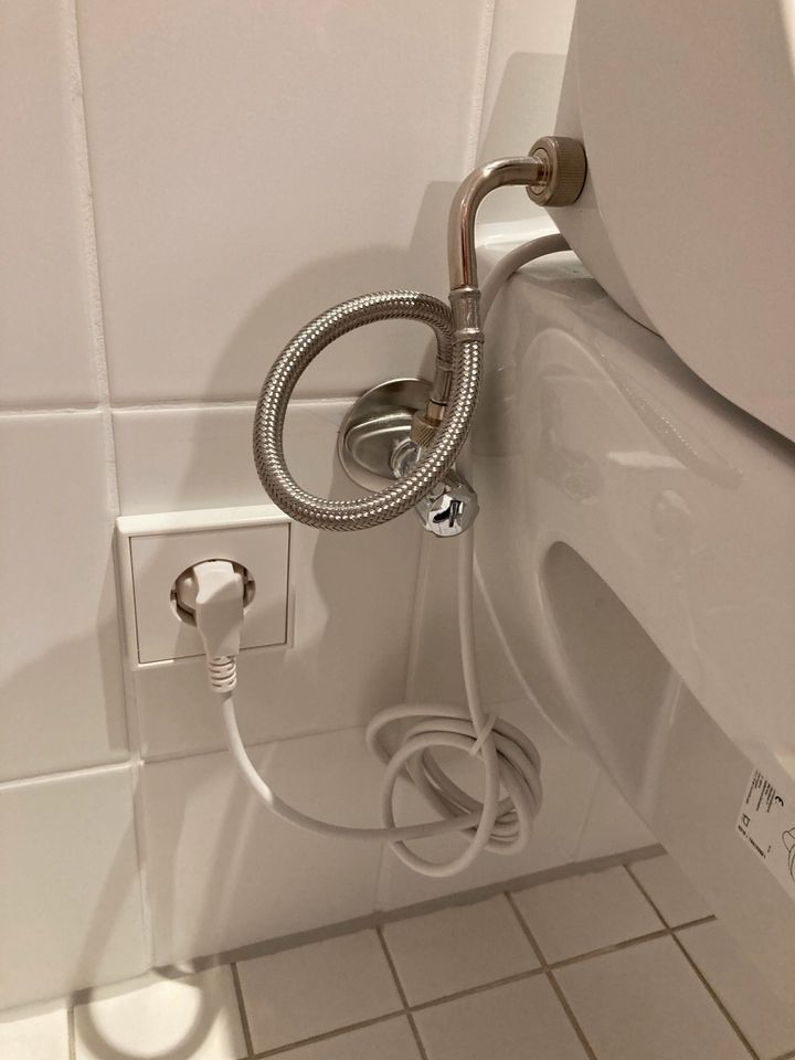 Geberit Aqua Clean WC Duschaufsatz Modell Tuma Classic in Vaihingen an der Enz