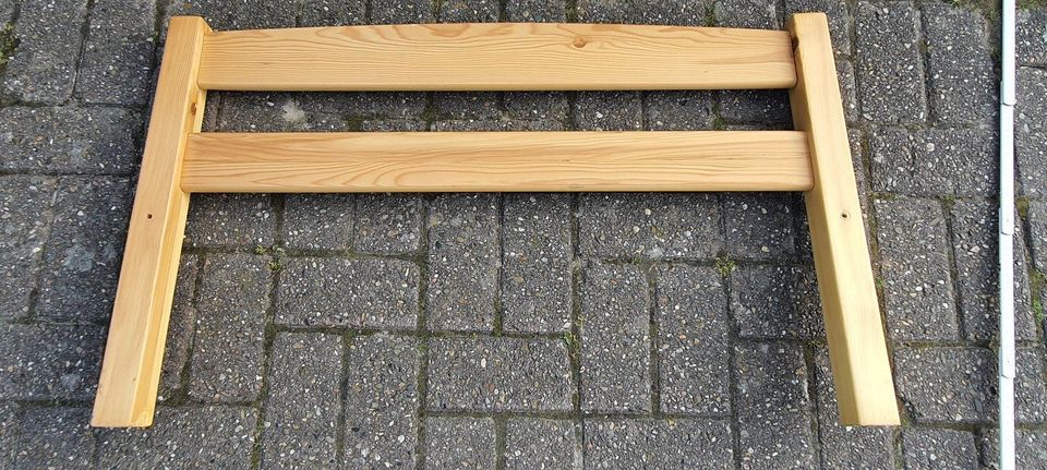 Holzbett, Bett, Gästebett zum Aufbereiten, 2,0m x 0,90m in Emden