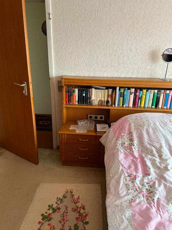 Schlafzimmer Massivholz (Bett, Kleiderschrank, Kommode ) in Emmendingen