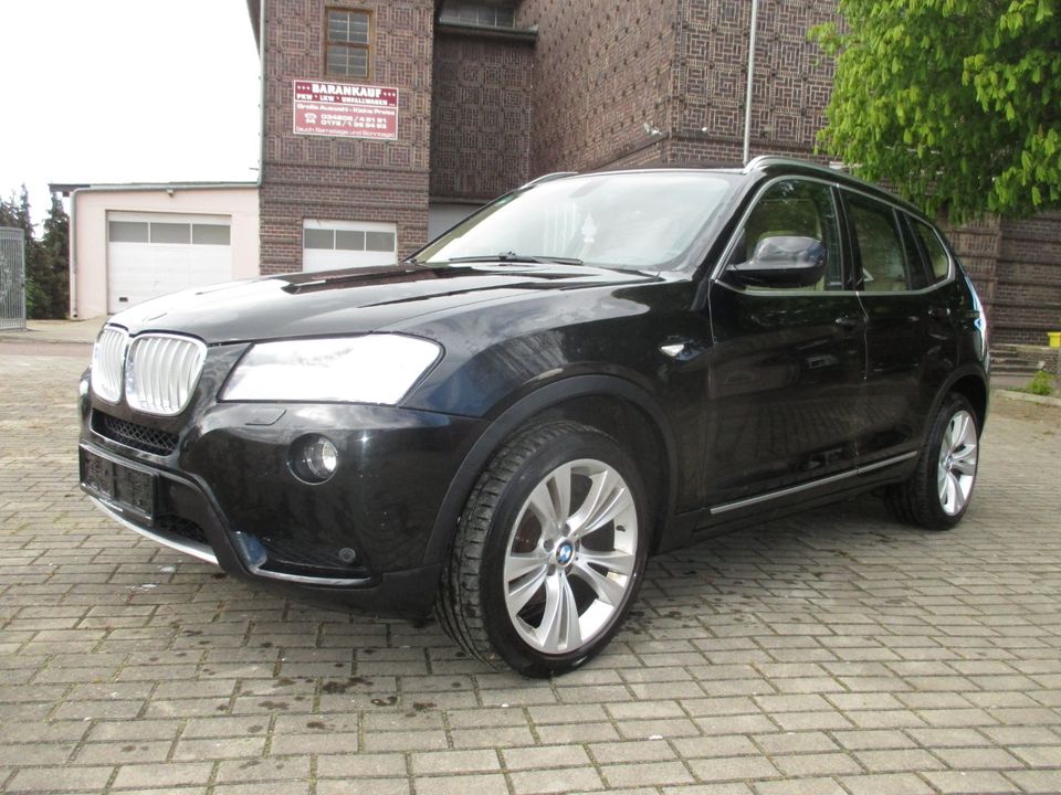 BMW X3 xDrive30d *Leder*Panorama*Xenon* in Kabelsketal