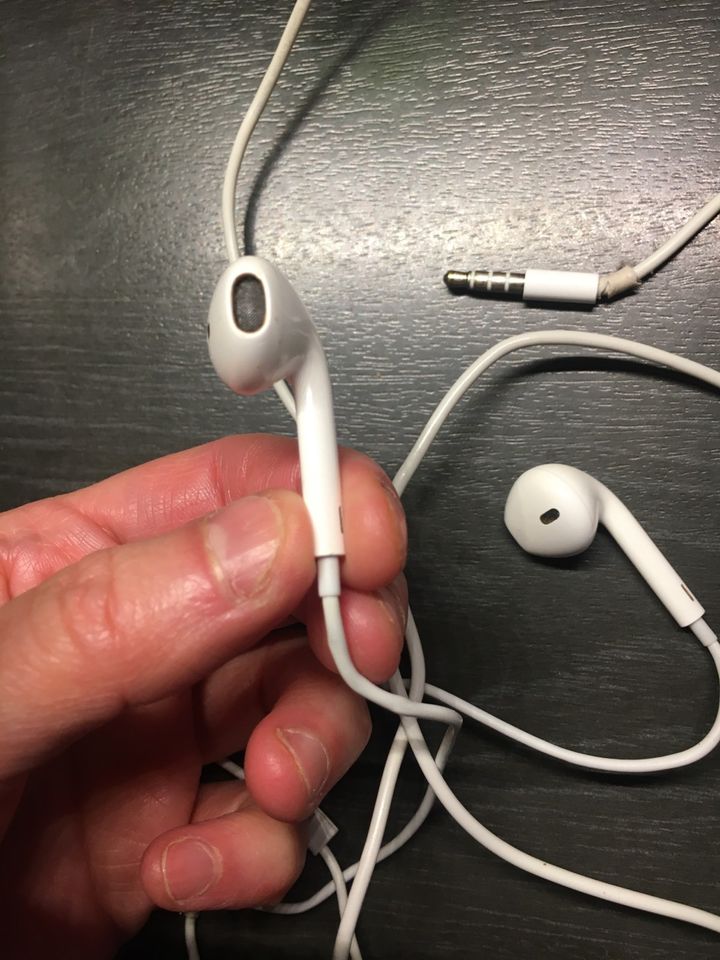 Apple kopfhoerer mit Kabel Weis fur die Ohrmuschel in Hannover