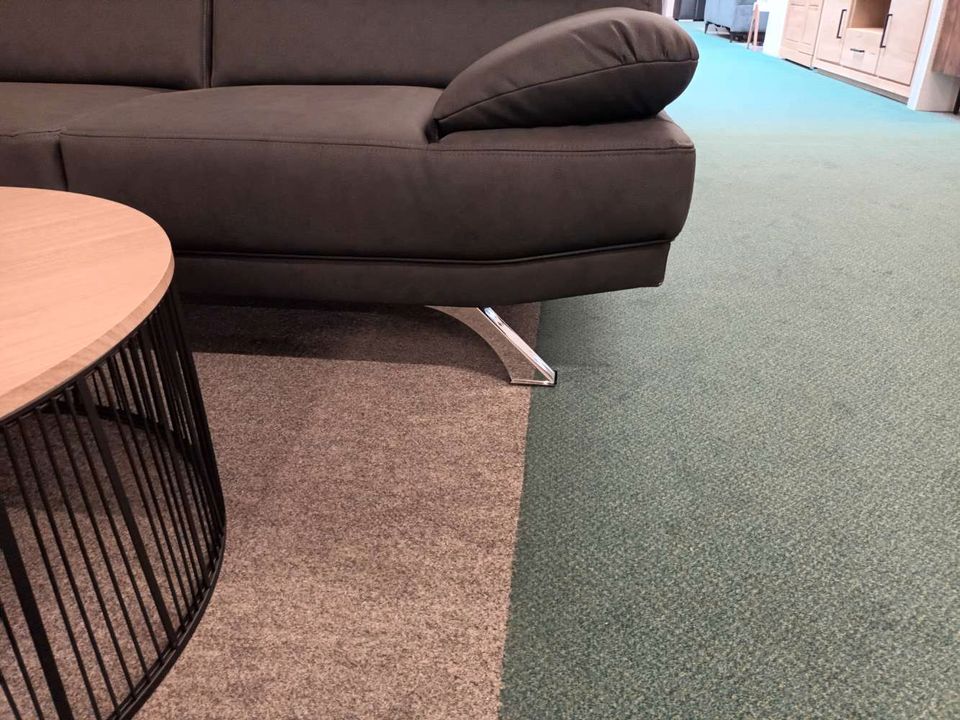 2 sitzer Sofa , Dekor: Schwarz,  statt 649€ in Meißen