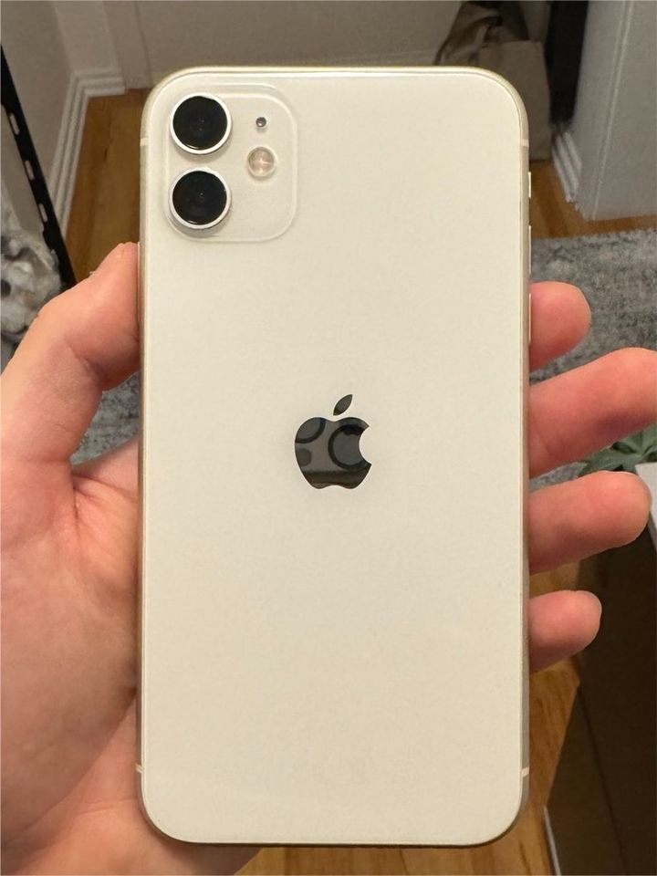 iPhone 11 128GB Weiß in Detmold