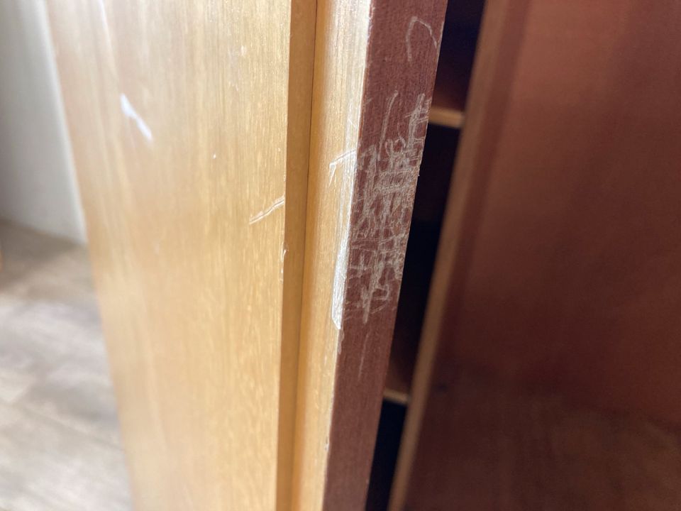 #A Midcentury Kleiderschrank 2 türig Holz hell verschließbar in Burgstädt