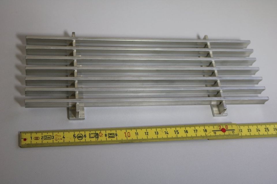 Lüftungsgitter Alu 25 x 9,5 cm Lineargitter Zuluft Abluft außen in Magdeburg