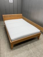 Bett 140 cm Holzbett mit Matratze und Lattenrost Berlin - Charlottenburg Vorschau