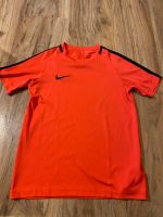 Sportshirt Shirt Nike rot Gr. M 140 Baden-Württemberg - Ludwigsburg Vorschau