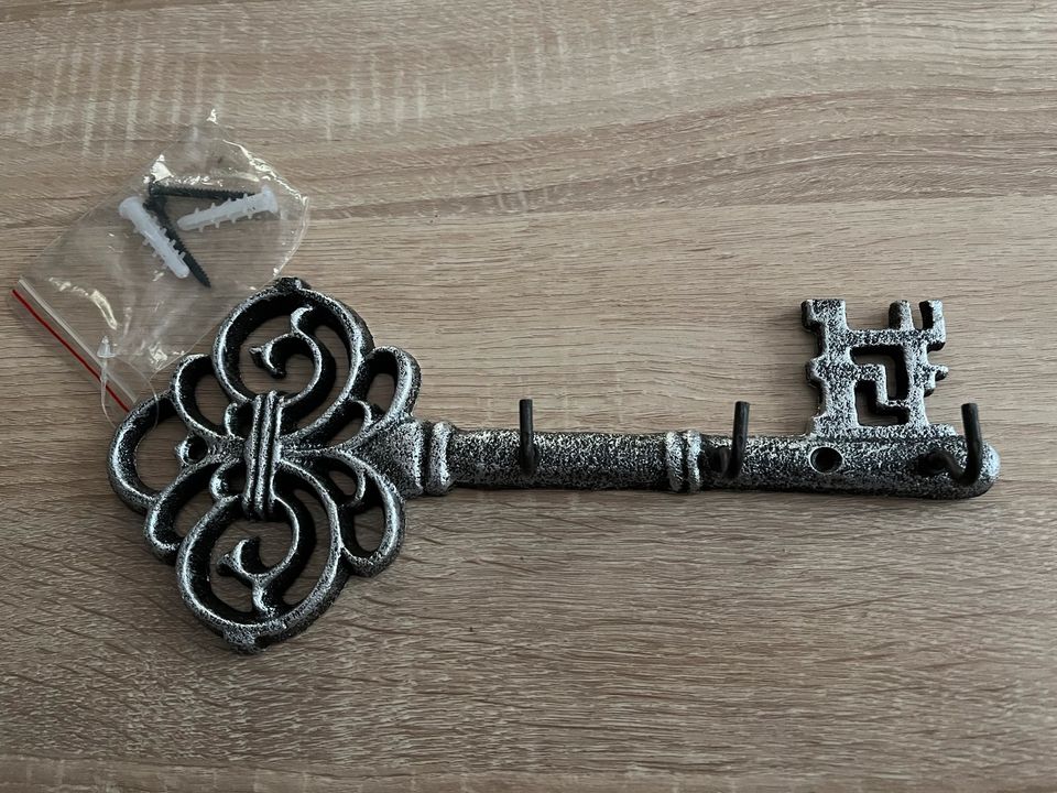 Dekorativer Schlüsselanhänger/-Vintage Schlüssel mit 3 Haken in Bonn