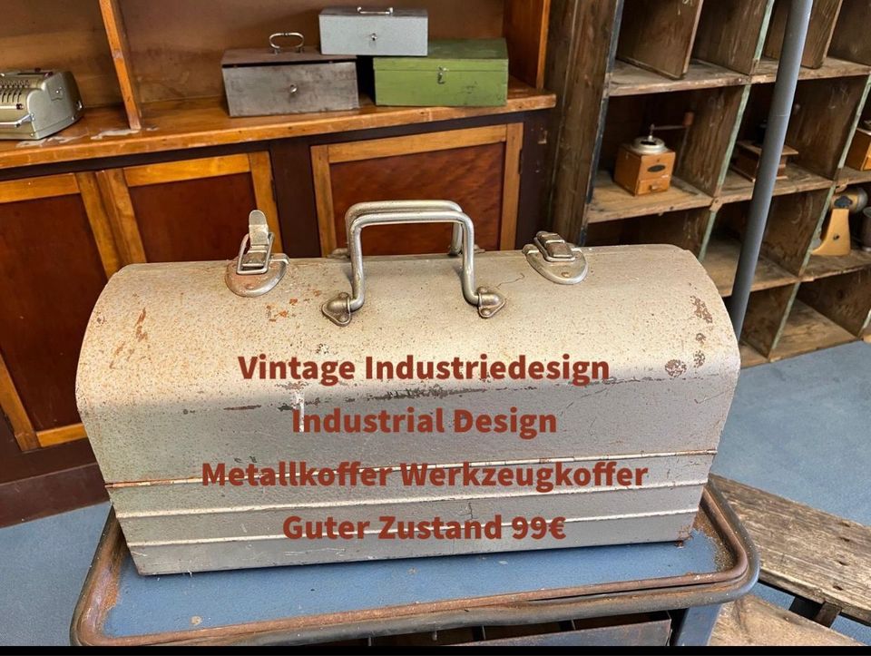 Vintage Möbel Industriedesign Rollladenschrank Apothekerschrank Tisch Stühle Schrank in München