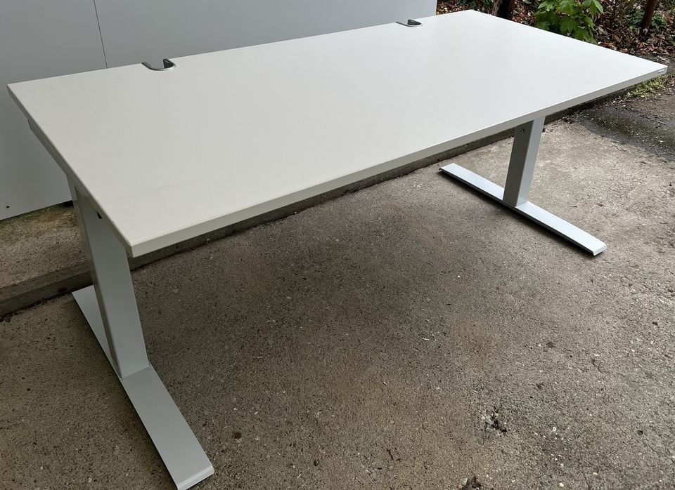 #BF Rohde Grahl Schreibtisch 80 x 160 höhenverstellbar weiß NEU in Derenburg