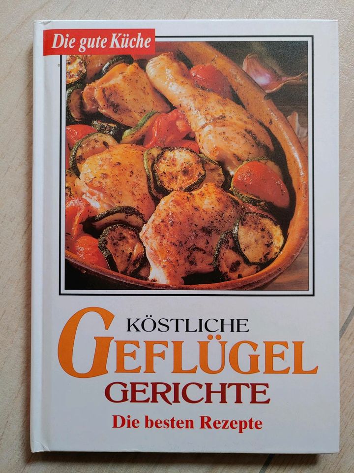 Kochbuch/ Backbuch , Asiatisch , italienisch, Geflügel , in Borchen