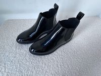 Neuwertig! H&M Chelsea Boots/Stiefeletten schwarz glänzend Gr. 36 Hessen - Vellmar Vorschau