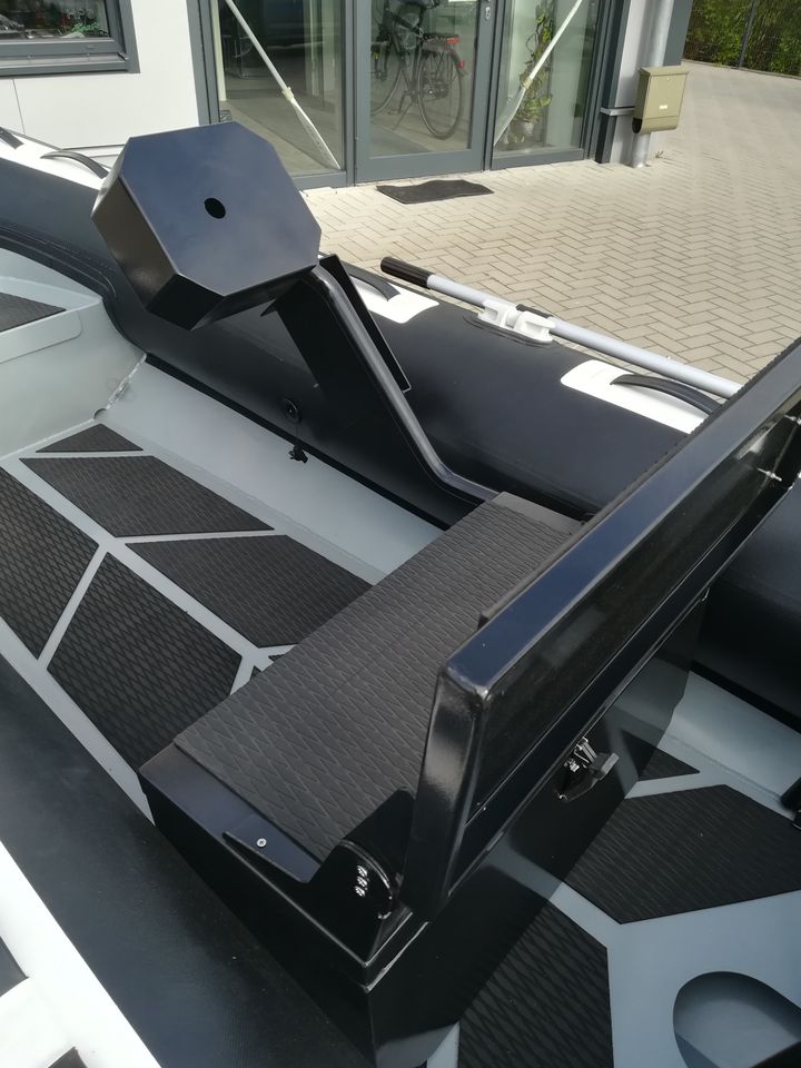 Rib Schlauchboot Alu 4,20m x,1,96m mit 15 PS und Trailer Neu in Elmenhorst Kr Stormarn