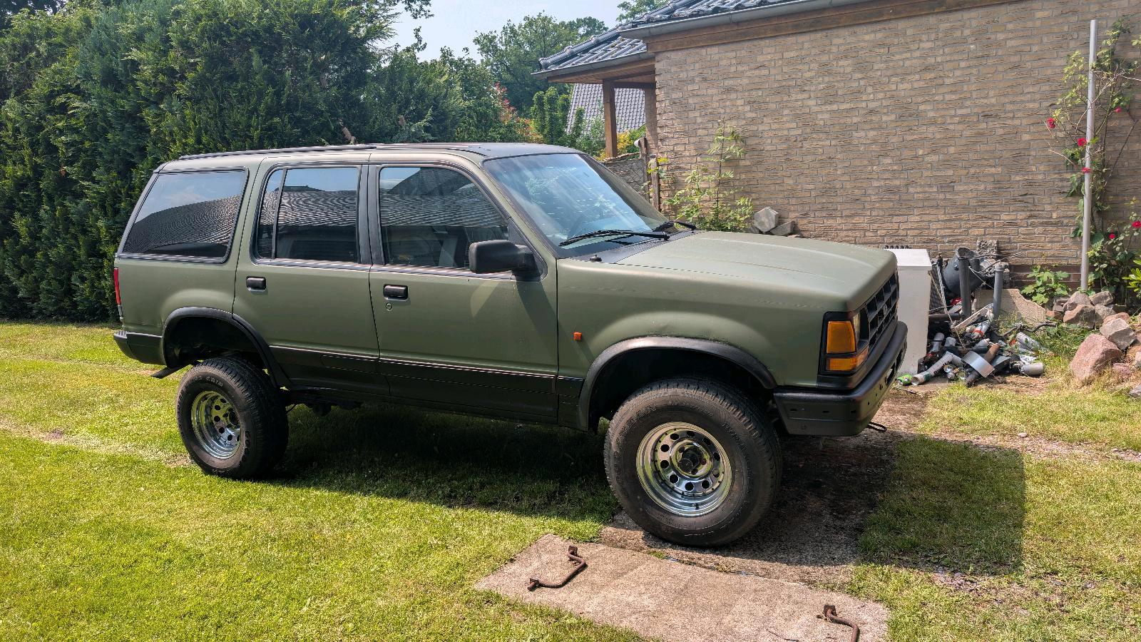 Abbildung des Autos Ford Explorer 1 4,0 OHV …