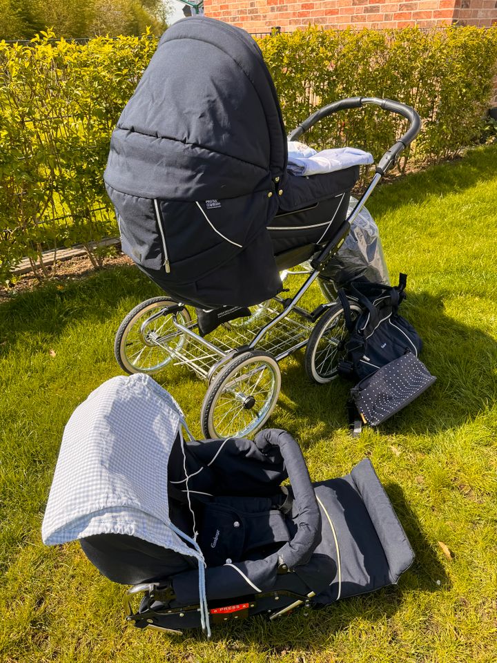 Emmaljunga Kinderwagen Duo Edge blau mit viel Zubehör in Süsel