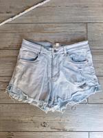 Jeans Shorts Hotpan hell blau Löcher H&M Gr. 40 Wiesbaden - Mainz-Kastel Vorschau