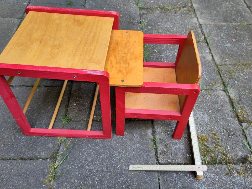 Puppenstuhl mit Tisch aus Holz in rot in Düsseldorf