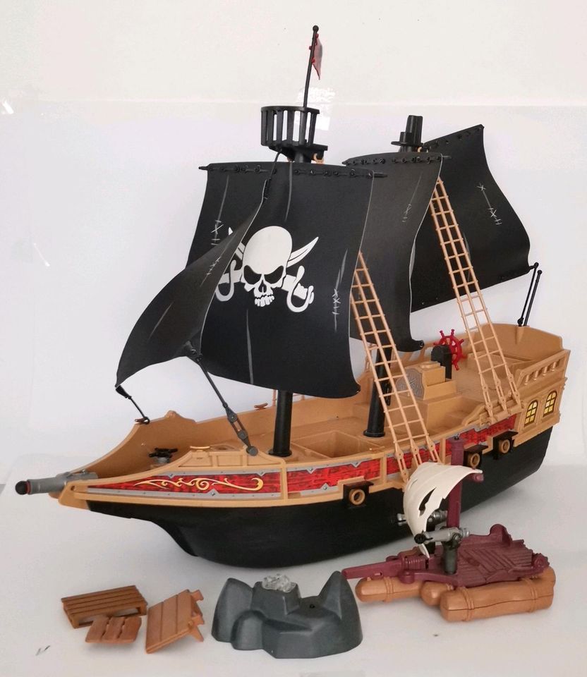 Playmobil Piratenschiff 6678 Segelschiff + kleines Boot in Appenweier