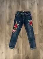 Cartoon Jeans blau mit Rosen und Strass 38 Brandenburg - Neuenhagen Vorschau