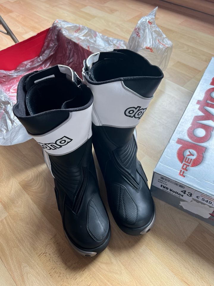 Daytona Evo Voltex Motorradschuhe Gr. 43 in Heimsheim