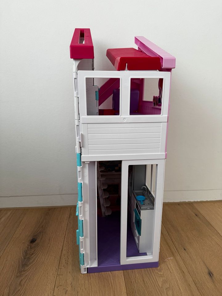 Barbie Haus mit Einrichtung, Barbie, Chelsea, Kleidung s Bild in Unna
