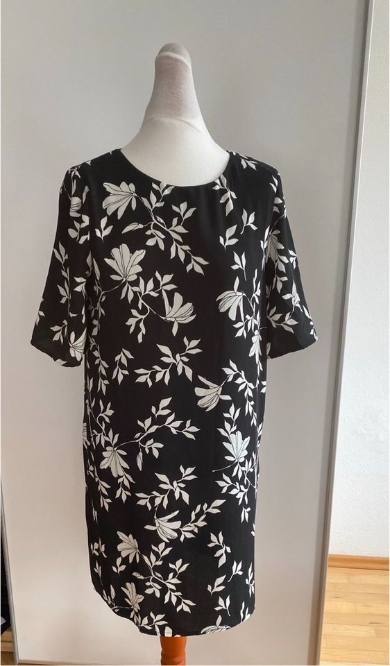 VERO MODA Kleid Gr. M / NEU mit Etikett in Tettnang