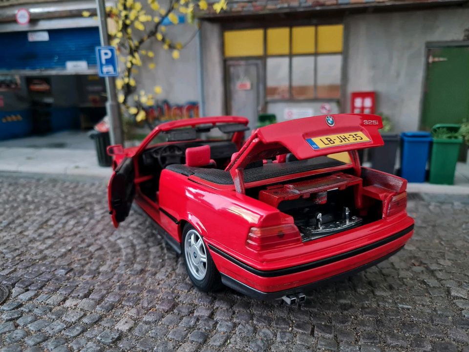 BMW 3er E36 Cabrio Modellauto 1:18 Maisto in Dortmund