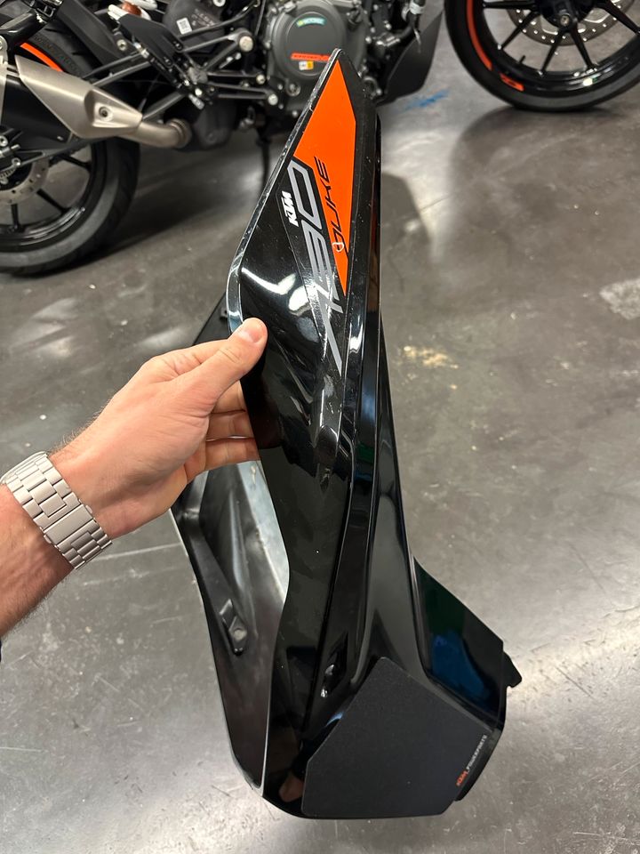 KTM 790 / 890 Duke Tankcover Schwarz in Winnenden