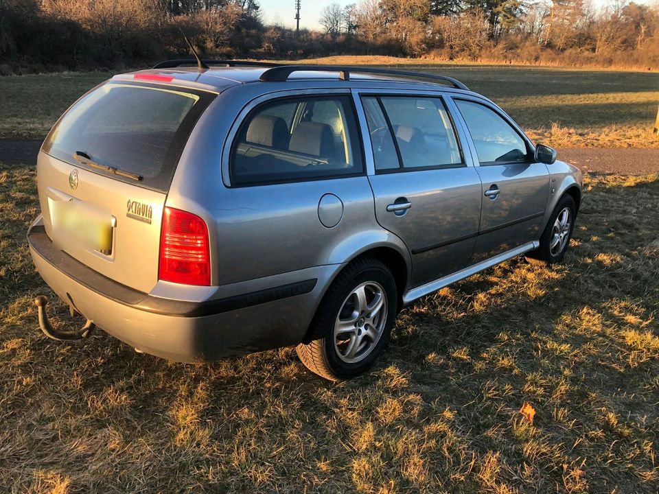 Skoda Octavia 2,0 Bj2004 Tüv 01/2026 in Hintertiefenbach