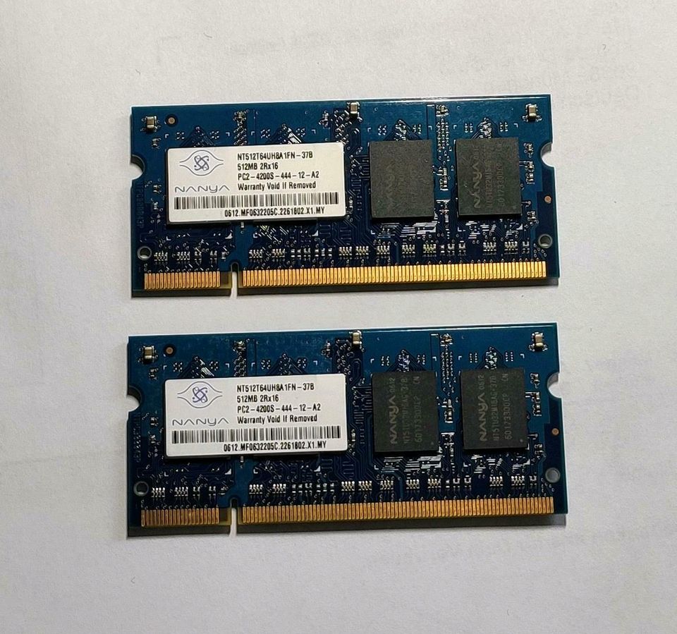 1GB Set: 2x Nanya NT512T64UH8A1FN-37B 512MB 2Rx16 PC2 SO-DIMM RAM in München