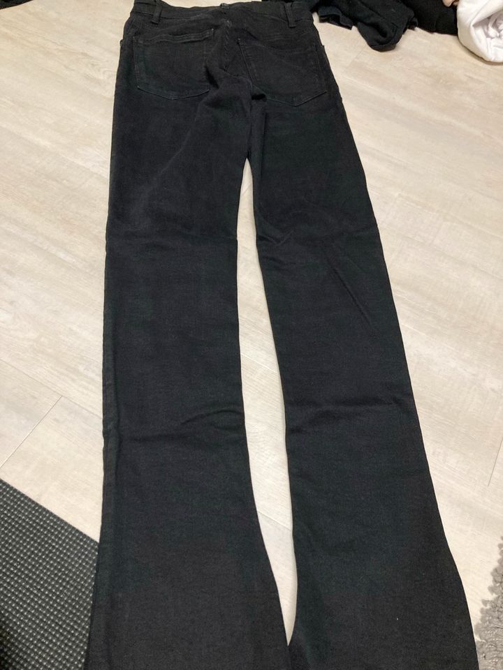 Bershka Skinny Flare Jeans Gr. 38 in Niederdorfelden
