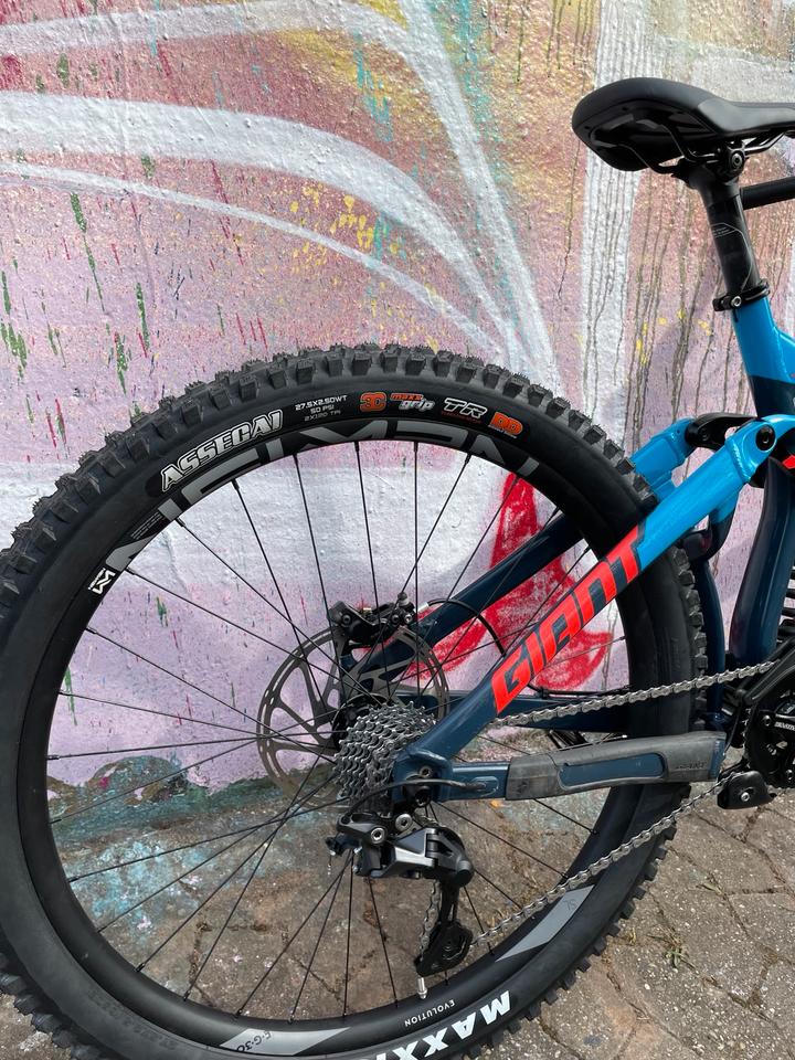 Giant Glory L Mullet 29/27,5Zoll  FOX Downhill Rad Neuaufbau in Wiesbaden