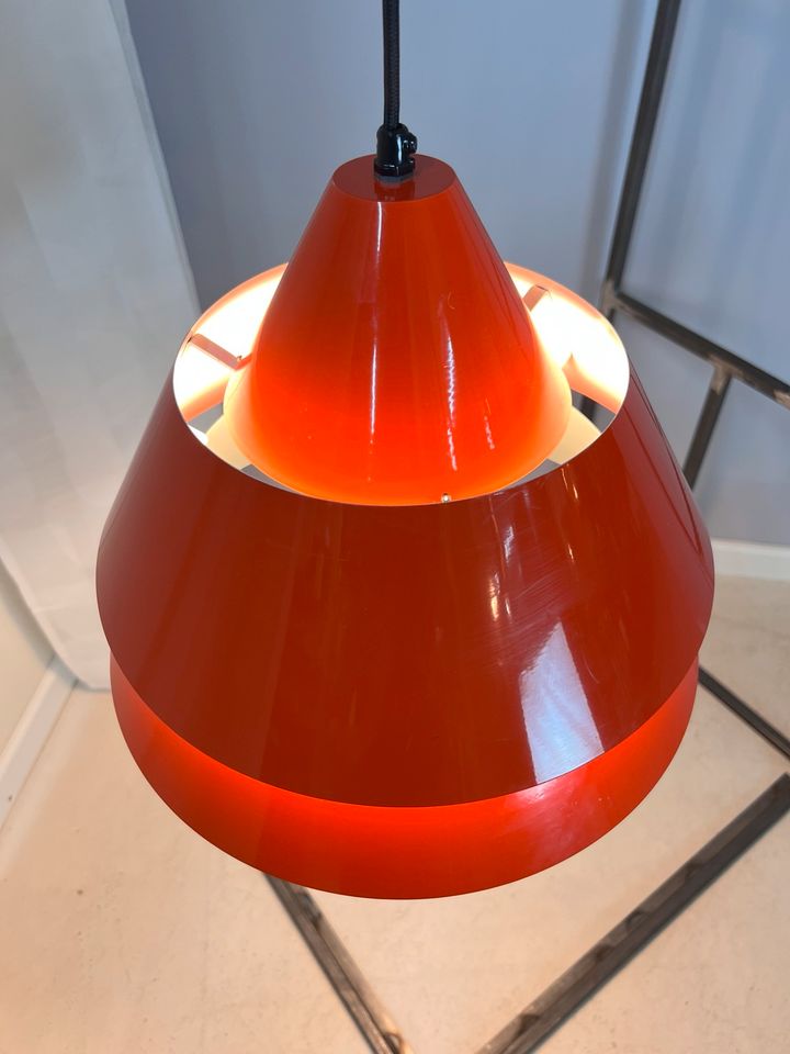 Jo Hammerborg für Fog & Morup "Red Zone" Hängelampe Metall rot Dänische Mid Century Ära Küchenlampe Esstischlampe Deckenlampe Designerlampe Rarität Seltenheit Klassiker in Berlin