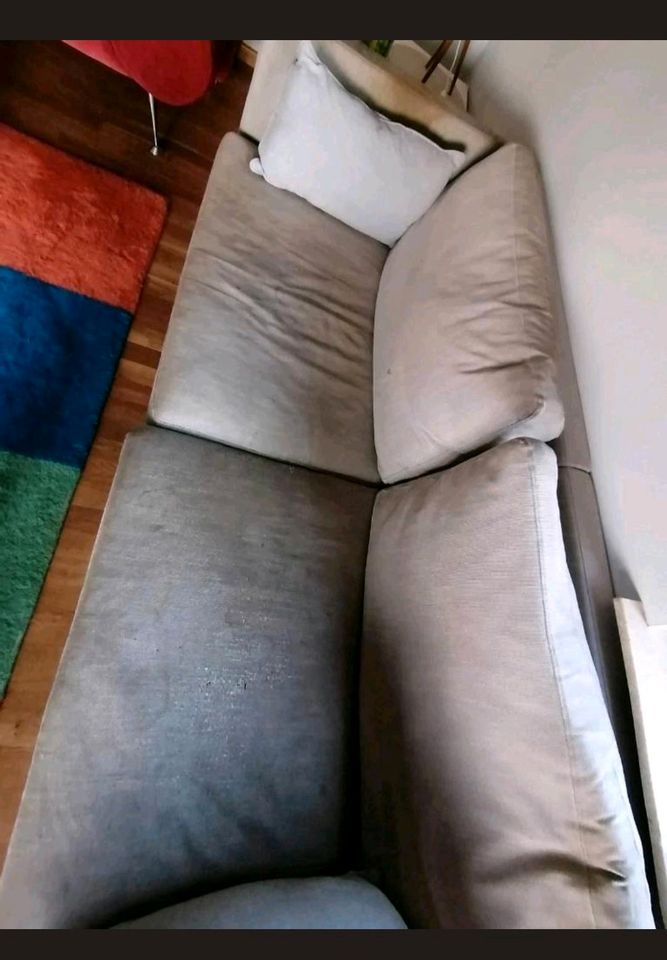 Verschenke 3sitzer Sofa in Wilnsdorf