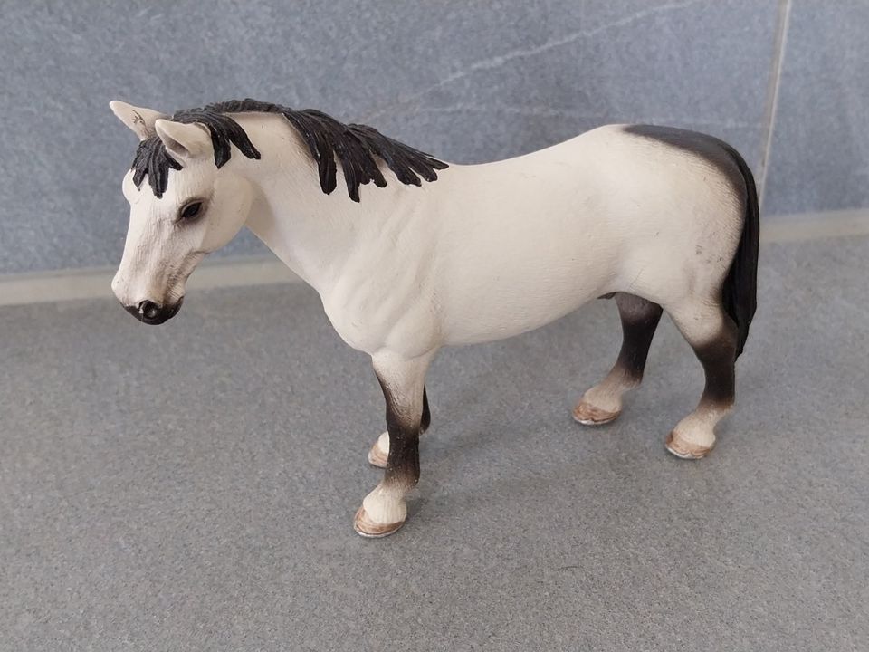 Schleich / 4 Pferde / 3 Fohlen in Schleiden