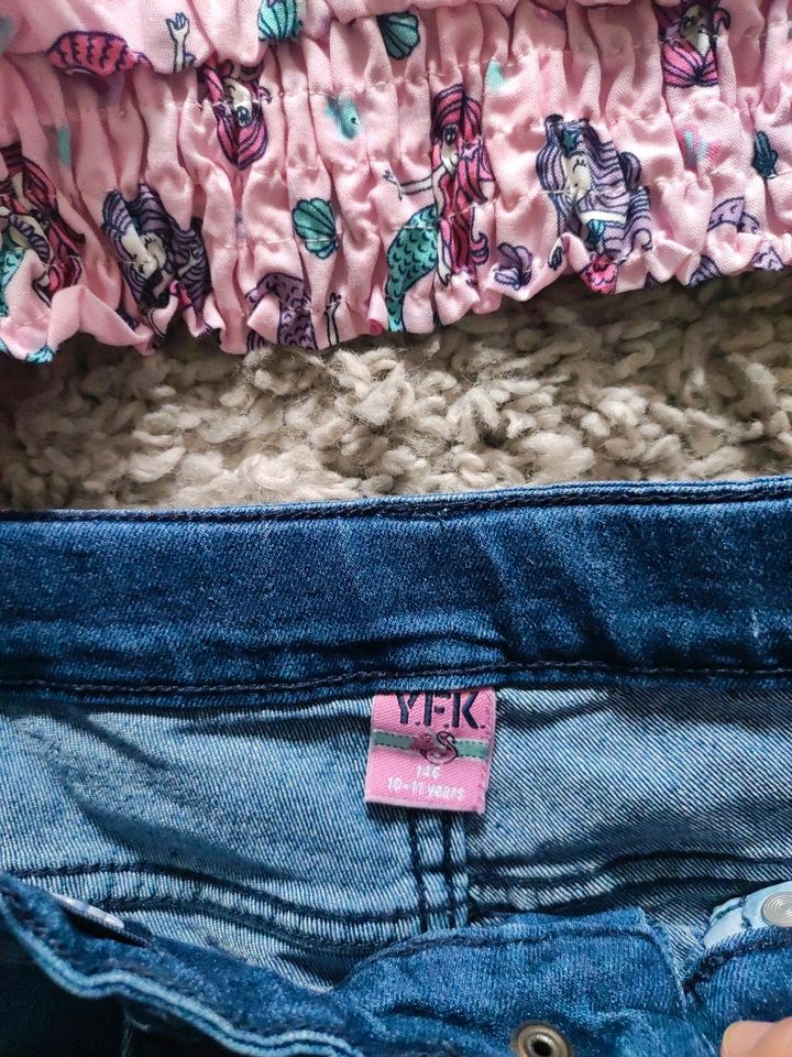 8 Teile Mädchen T-Shirt Paket Set Jeans Shorts 146/152 in Bottrop