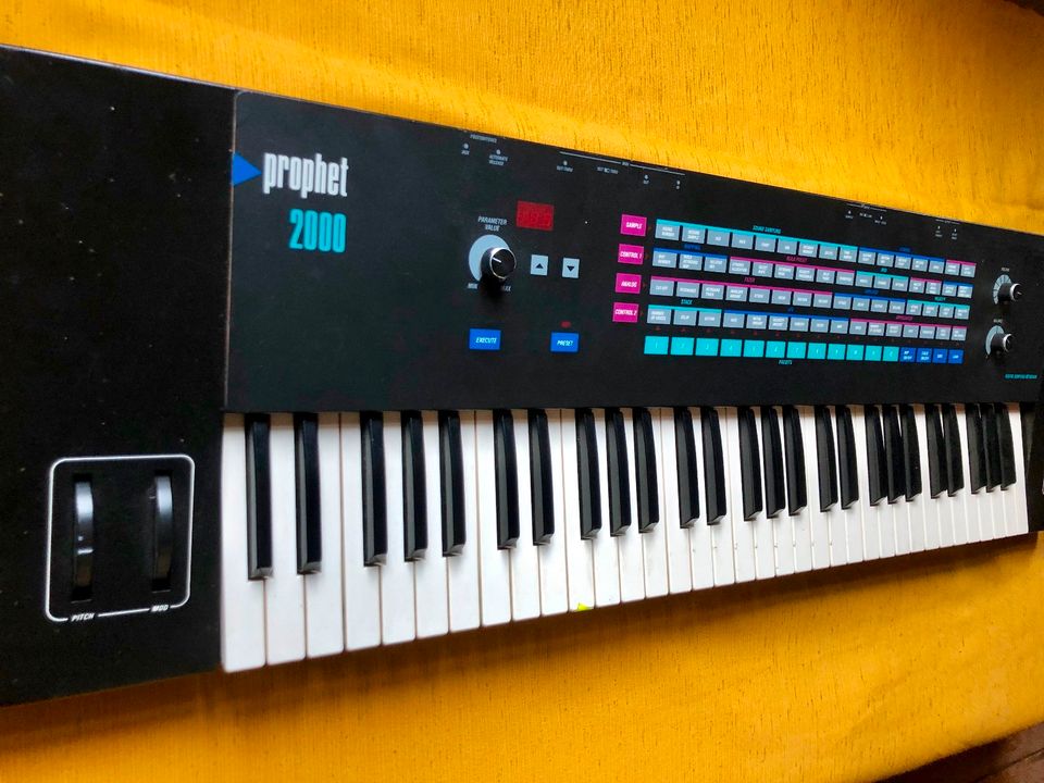 SEQUENTIAL PROPHET 2000 Digital Synthesizer in Hamburg