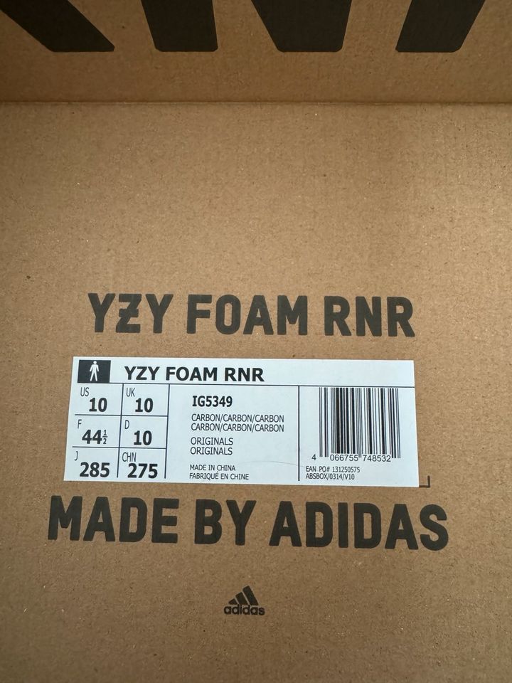 Yeezy Foam Runner Carbon Größe 44,5/US 10 in Rödinghausen