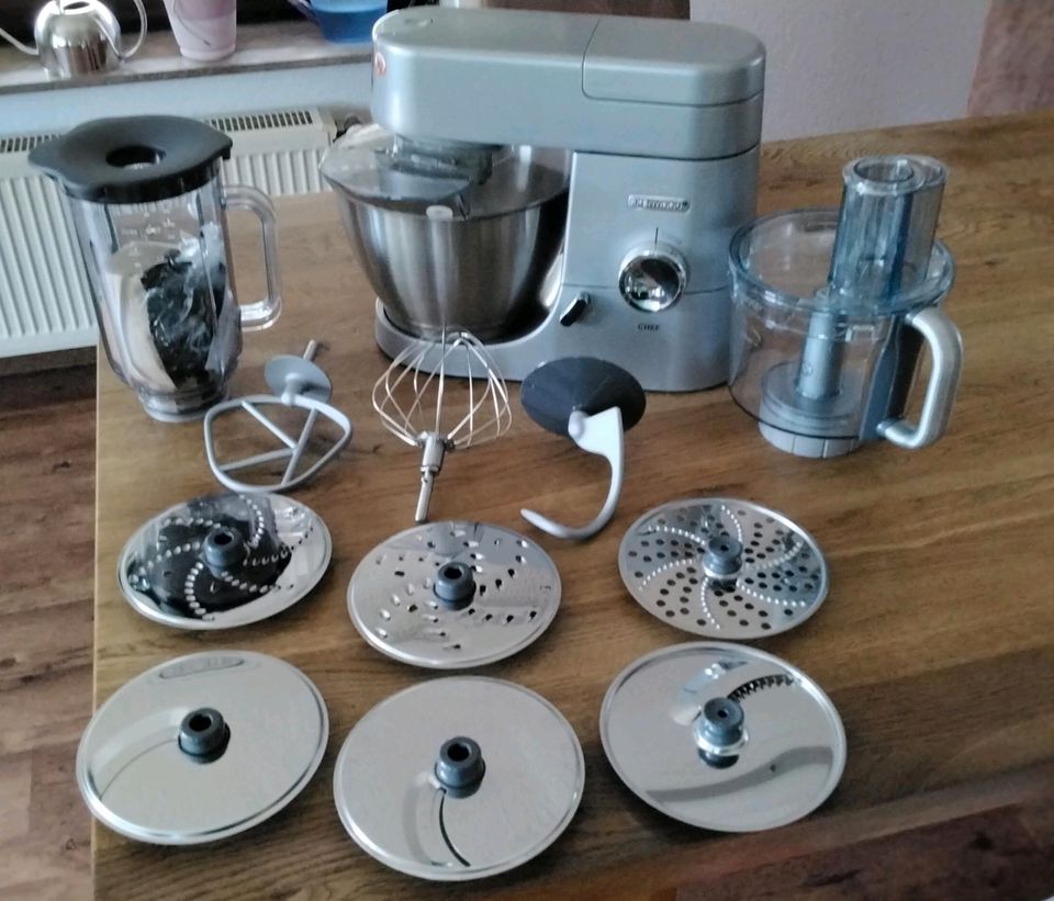 EINE KENWOOD KÜCHENMASCHIENE KEN KVC 3150S CHEF in Göttingen