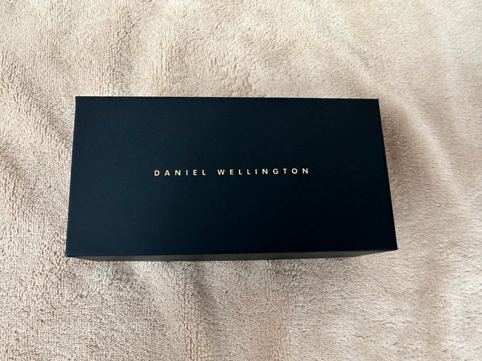 ♥️Wow Daniel Wellington Damenuhr schwarz♥️gold in Dillenburg