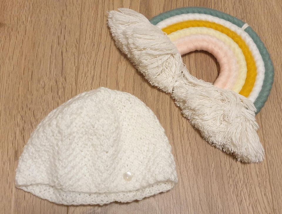 Festliche gestrickte Mütze ab 6 Monaten in Gehrden