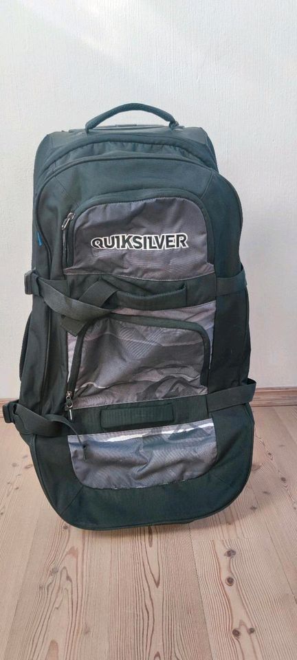 Große Quicksilver Reisetasche mit Rollen in Sundhagen