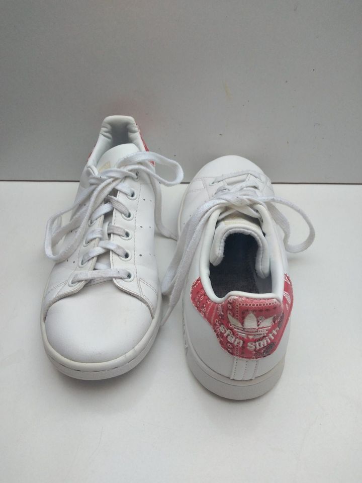 Adidas Sneaker / Sportschuhe / Turnschuh / Schuhe , Gr. 36 .. in Langenau