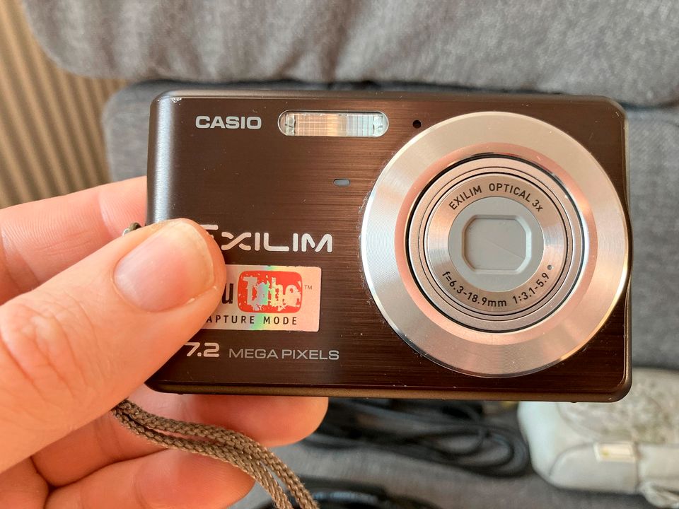 Casio Exilim EX-Z77 Digitalkamera mit 7,2 Megapixel inkl. Zubehör in Mühlingen